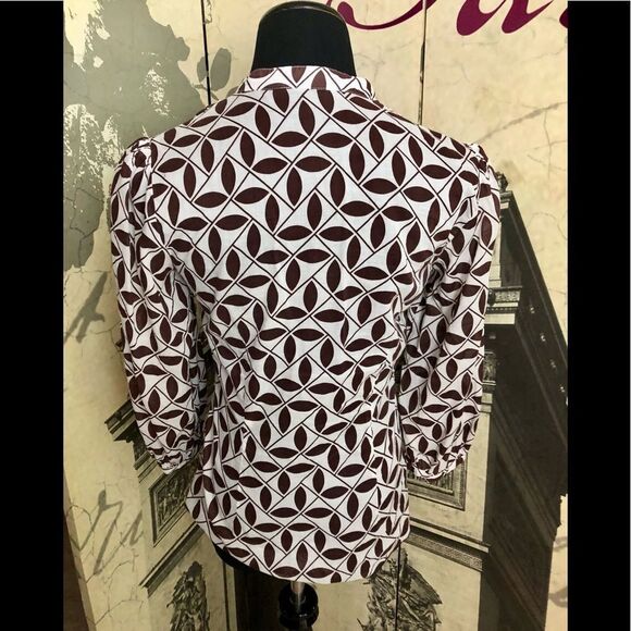 Beautiful blouse by Trina Trunk size medium - Picture 2 of 2